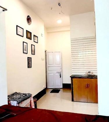Studio Room Close to Quest Mall