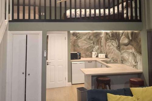 Studio - Sleeps 4 - Garden - Parking - Wifi