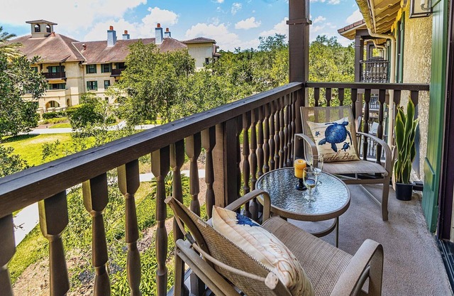 Studio with water view -full kitchen -balcony -community pool & hot tub!