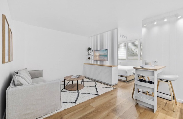 Studio4: Bondi Chic Interiors with Rooftop Pool