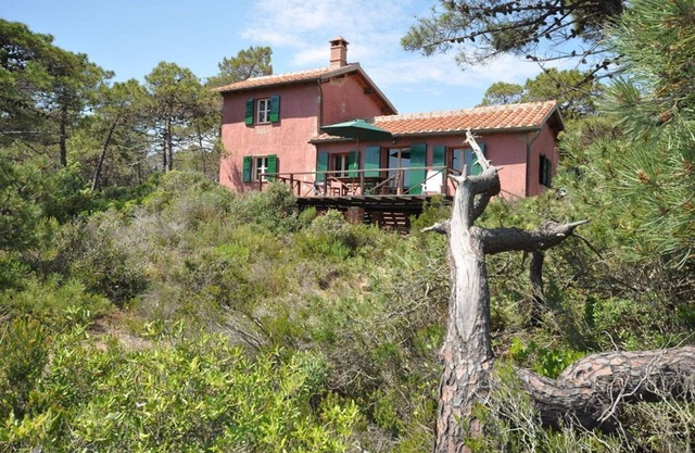 Stunning private villa for 10 people with WIFI, TV, patio, pets allowed and panoramic view