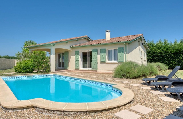 Stunning private villa for 6 people with WIFI, private pool, TV, terrace and pets allowed