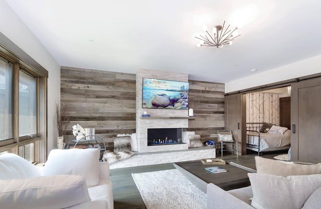 Stunning 1184 sqft. 2 bed, 3 bath with private beach and pool