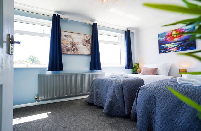 Stunning 2 bed apartment free parking