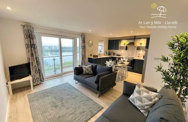 Stunning 2 bed coastal apartment
