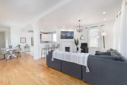 Stunning 2 Bedroom Apt in Historic Springfield