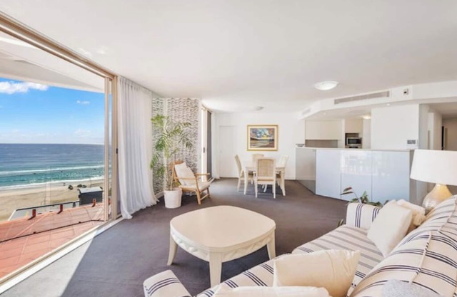 Stunning 2BR Penthouse with Kirra Beach Views