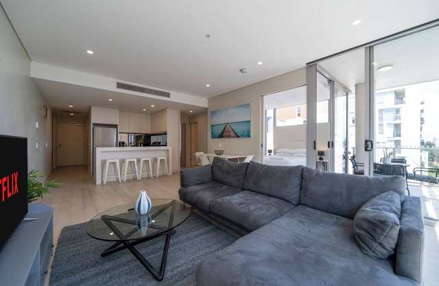 Stunning 2BR w/Harbour Views in Bondi Junction
