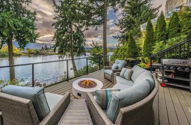 Stunning 3 Bedroom Lakefront Villa in the City