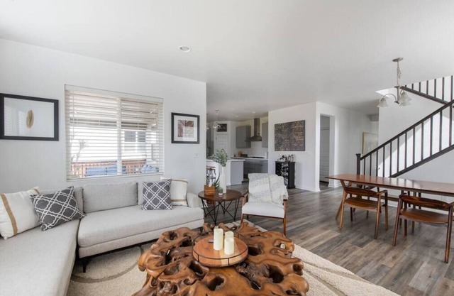 Stunning 3BD House w/Wi-Fi & Parking