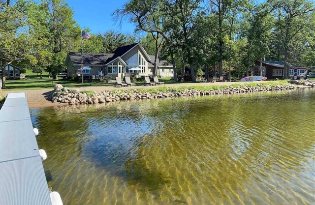 Stunning 4 Bedroom Lake Home close to everything!