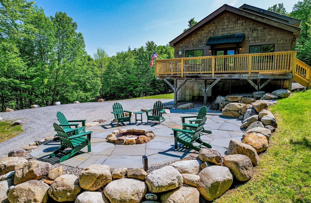 Stunning 5BR/4BA Lodge in Adirondacks: Near Gore Mountain, Fire Pit, Great Views