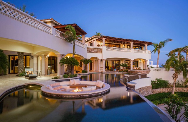 Stunning 5BR Villa Sandcastle includes Jacuzzi , Heated Pool, & Gourmet Kitchen + More!