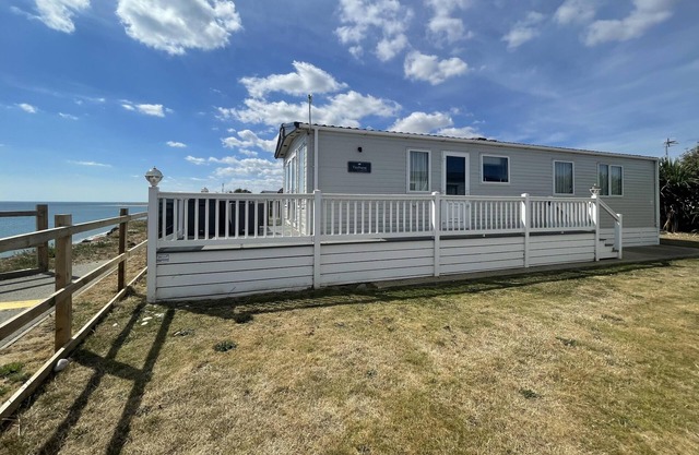Stunning 6 berth caravan with full sea views for hire in Suffolk ref 68026CV