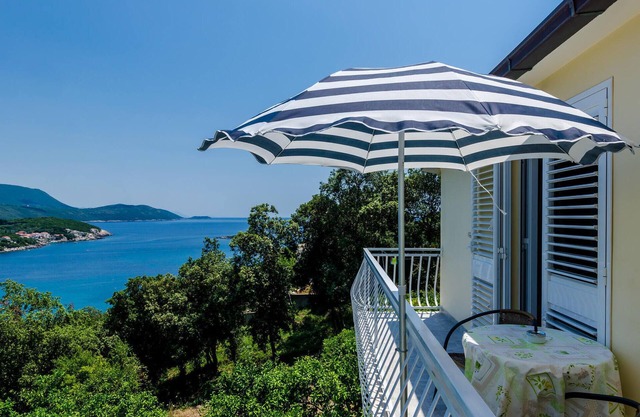 Stunning apartment in Gruda with WiFi