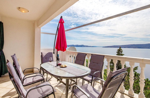 Stunning apartment in Senj with kitchen