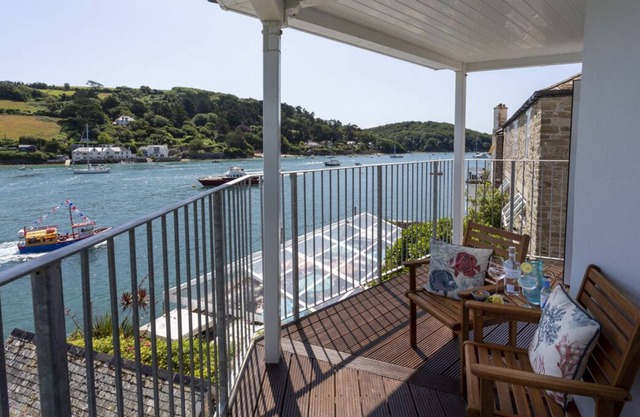 Stunning apartment Salcombe, views & swimming pool.