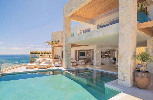 Stunning Beachfront Villa w/Gourmet Chefs, Butlers, Chauffeur, Yacht, Gym and m