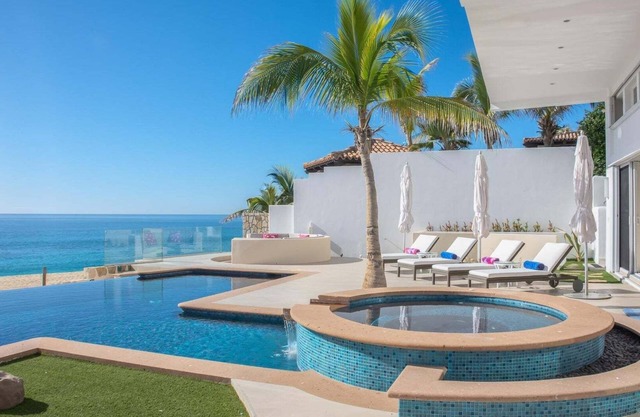 Stunning Beachfront Home! Sleeps 16 w/ two private casitas. Close to Flora Farms