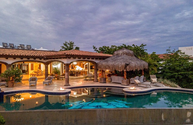 Stunning Cabo Villa: Pool, Terrace & Golf Access