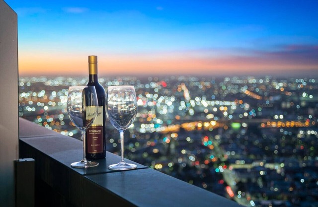 Stunning CBD Apartment | Amazing Views + Parking!