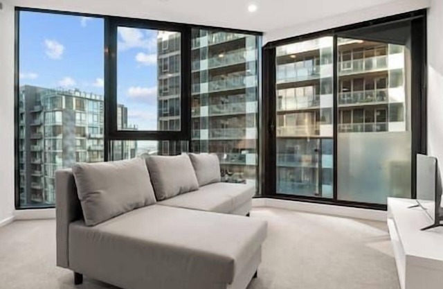 Stunning City VIEWS! Walk to Crown/Yarra River