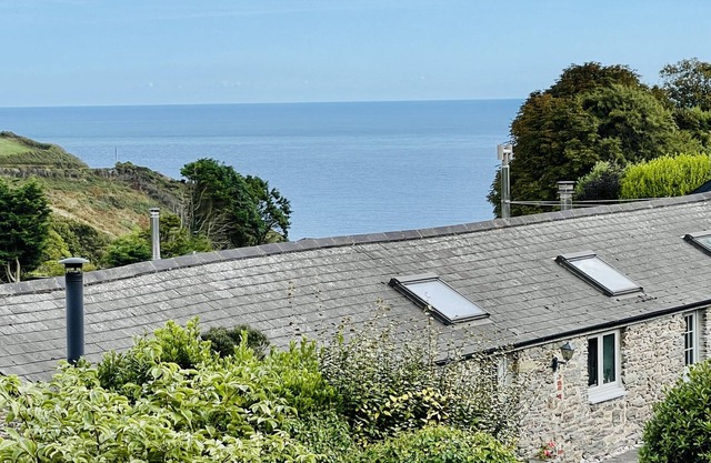 Stunning coastal Walks, Short Walk to Beach