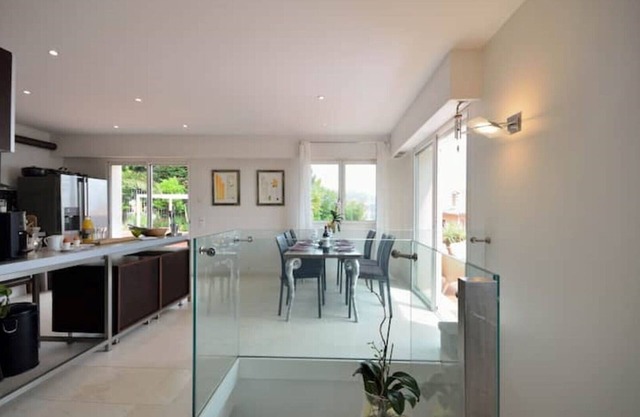 Stunning contemporary 5-bedroom villa 20 minutes from Cannes