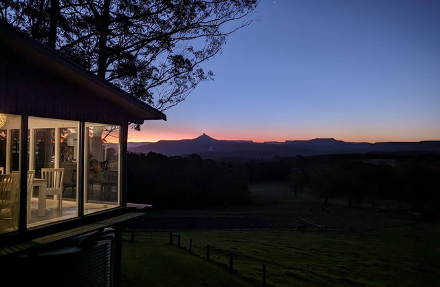 Stunning escarpment views - 15 min from Mollymook Beach, boutique Milton village