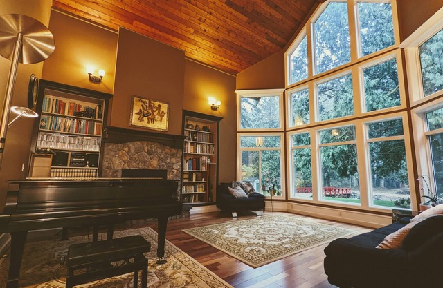 Stunning forest estate - perfect getaway or gorgeous venue minutes from the city