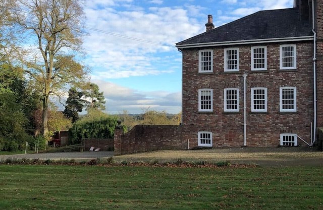 Stunning Hall Cottage, near York and Leeds