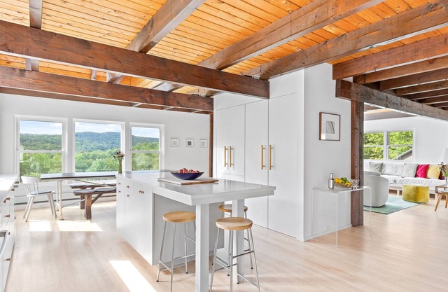 Stunning Hilltop Getaway- Recreational Paradise