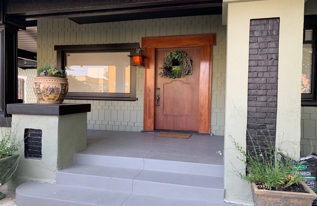 Stunning Historic Family Home in Los Angeles near Korea townn