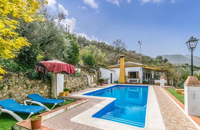 Stunning home in Córdoba with kitchen