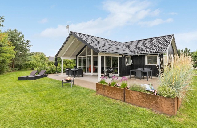 Stunning home in Glesborg with kitchen