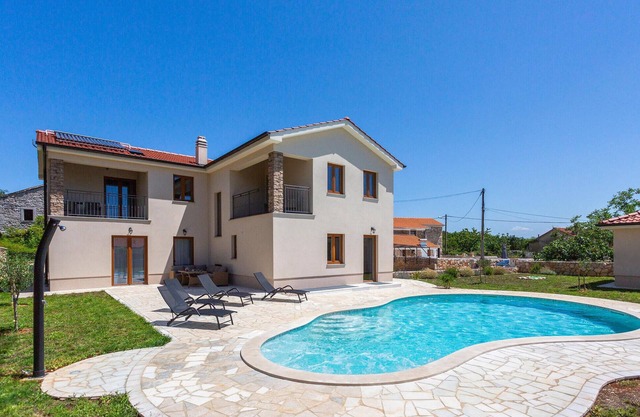 Stunning home in Kras with WiFi