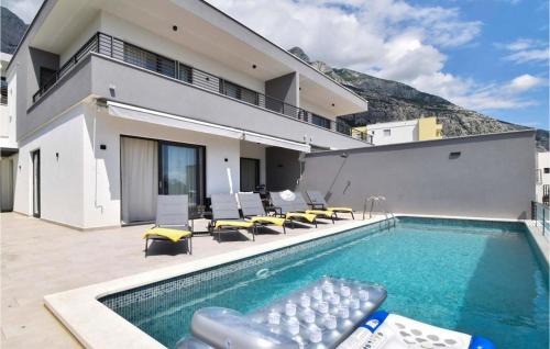 Stunning Home In Makarska With Wifi