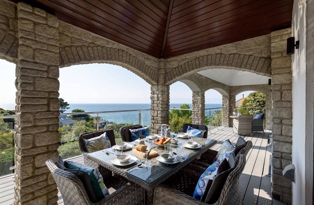 Stunning house with magnificent sea views, pet friendly with a VisitEngland 5 Star Gold Award