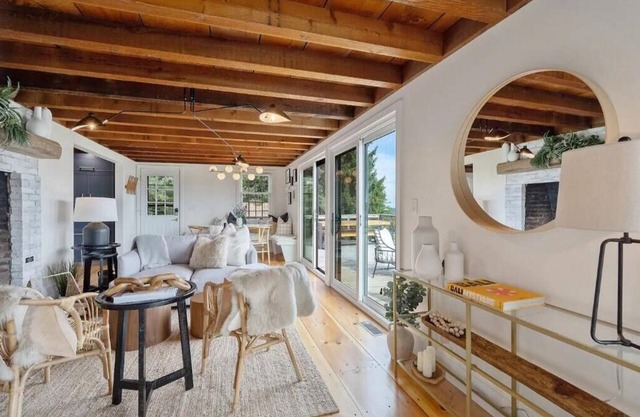 Stunning Lake Views + boutique decor