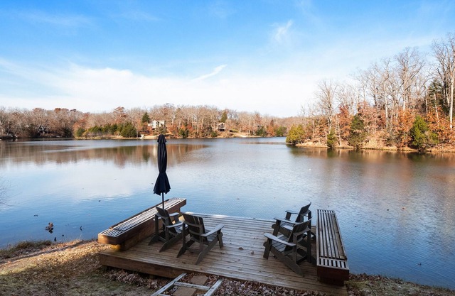 Stunning Lakeside Cabin Perfect for Families