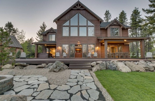 Stunning Lakeside Paradise, Private Boat Dock, Hot Tub