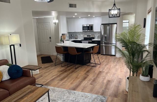 Stunning Modern Condo Paradise Valley/Scottsdale