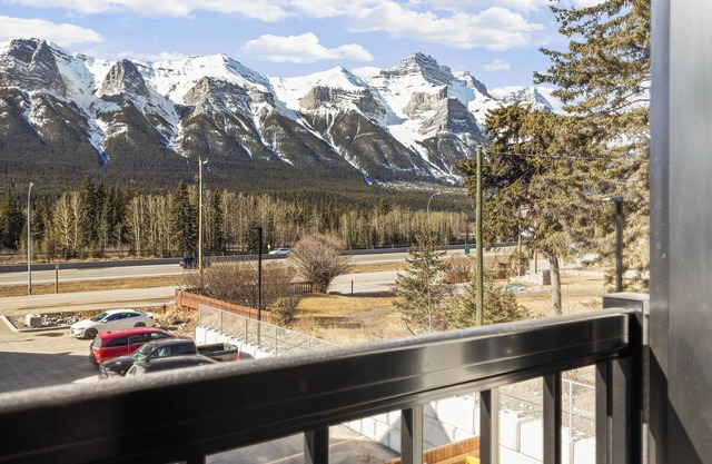 Stunning Mountain View Townhouse, Accommodates 6