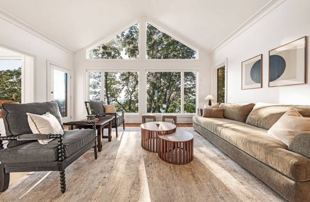 Stunning Mtn Views 4Bdr w/private baths, Home Theatre, Mins to Cloudland & Chatt