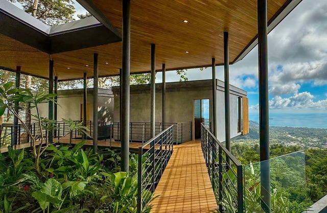 Stunning ocean-view property Over the Top of the Uvita Mountains