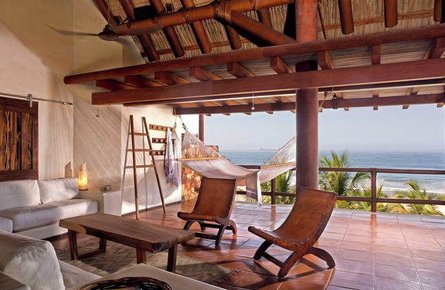 Stunning, Oceanfront Casa de Olas!