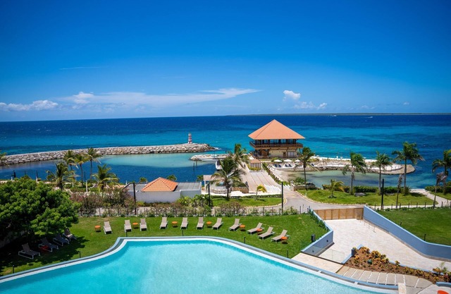 Stunning Oceanfront – Welcoming Room with Breathtaking Sea Views