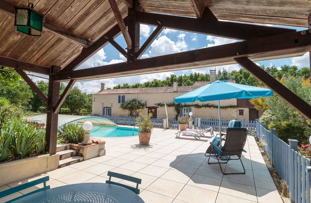 Stunning private villa for 7 people with private pool, WIFI, TV, terrace and pets allowed