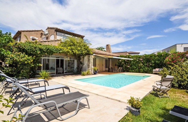 Stunning private villa for 6 people with A/C, private pool, WIFI, TV and terrace
