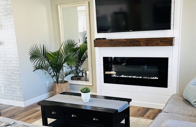 Stunning pet friendly home! Fully stocked!